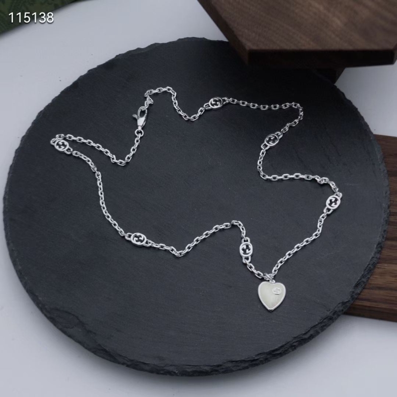 G*u*i necklaces